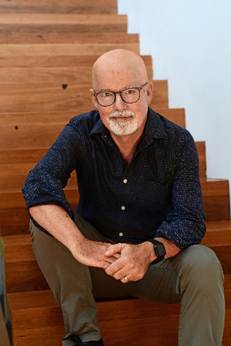 a portrait of Michael Robotham